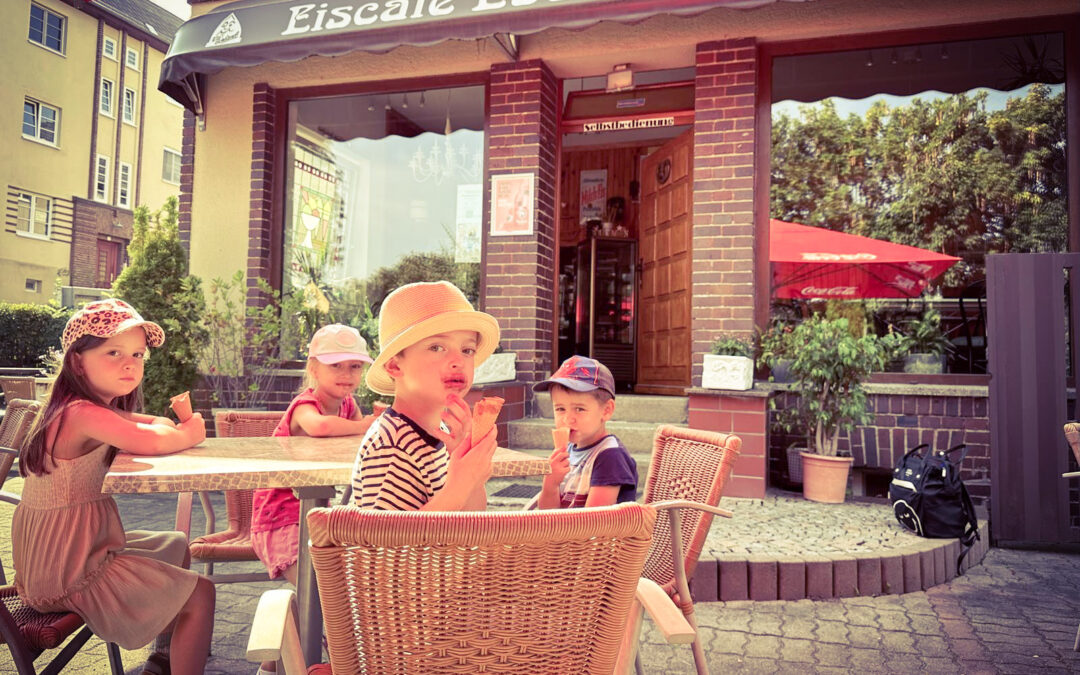 Eis ist ein Lächeln in einer Waffel.